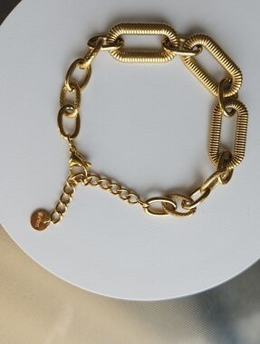 Elegant Gold Link Bracelet with Mixed Textures for Women